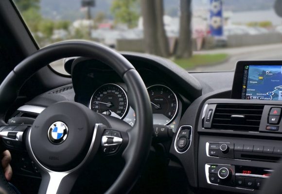 Jak naprawa nawigacji w BMW może poprawić komfort Twojej podróży?
