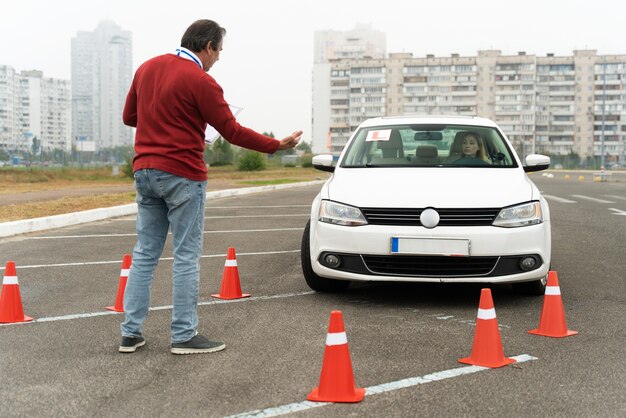 Skuteczne techniki parkowania dla nowych kierowców